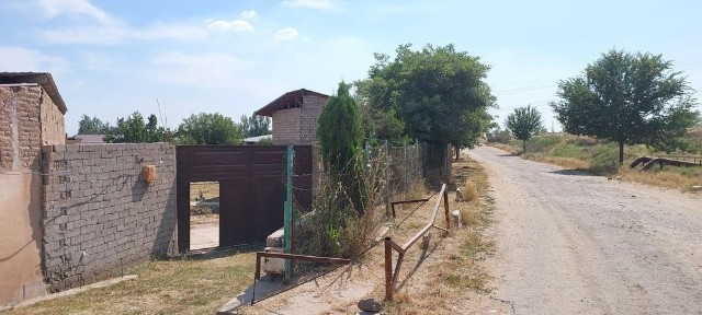 Hovli joy sotiladi