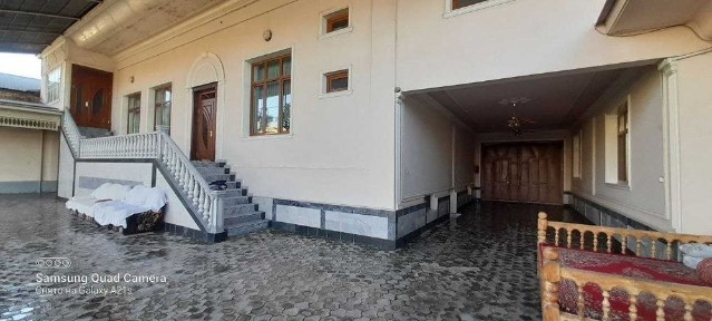 Gilamsaroy to'yxonani orqasida fayzli xovli sotiladi.
