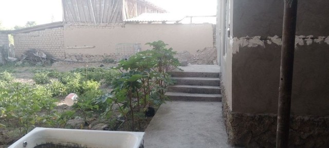 Uy sotiladi parkent