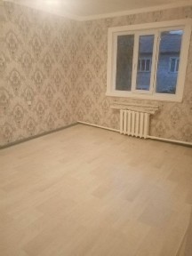 Продам 2ком 1этаж 2этажки. Евроремонт. Огород есть. Спутник дерево.