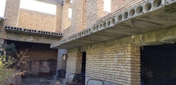 Срочно продаёт участок 9 соток 11 комнать 2 этажные