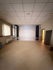 отдельностоящее здание вдоль дороги. Абдулла Каххара, Яккасарайский рн