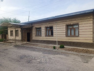 Uy sotiladi (hovli 6 so'tiq)