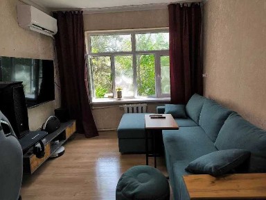 Продаётся своя квартира 1/3/3, кирпич, метро Космонавтов, Цум