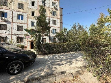 Продаётся 1 ком. квартира, переделанная в 2-х. 1 этаж.