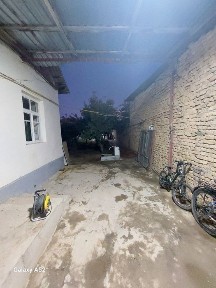 Uy holiday sotiladi 4 sotuk 5 Xonali suv gaz svet muomosiz uy ustida k