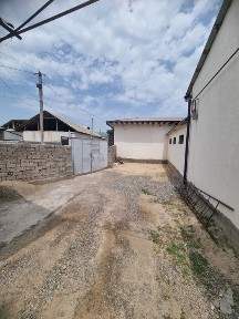 Uy sotiladi Bektemir tumani 5 sotix 5 xona