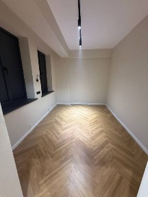 Yangi qurilgan koʻp qavatli uy