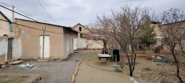 Hovli srochna sotiladi
