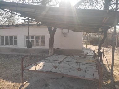 Ховли уй сотилади 5 хона