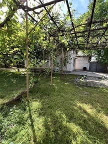 Yunusobodda 9 sotixli hovli sotiladi/Uy