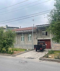 Toshkent. Uy sotiladi