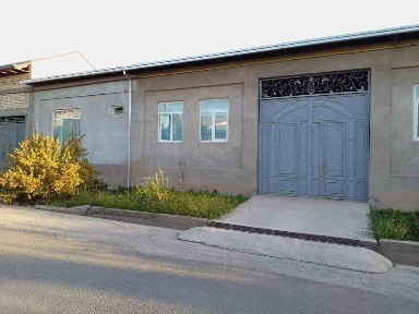 Участка Келесда коттеджлар ёнида