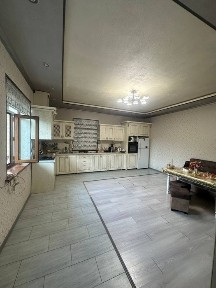 Эшонгузар, Бек Барака бозорини орка томонида 5,06 сотихли ховли