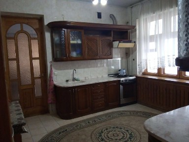Nazarbek Turkustonda Tayyor hovli sotiladi
