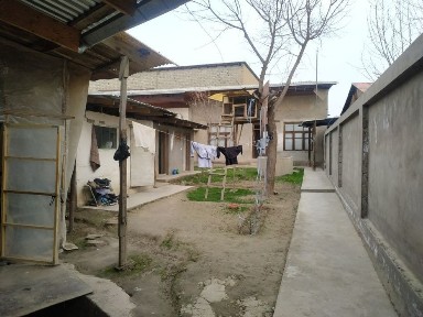 uy sotiladi yaxshi joyda