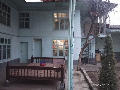 ховли сотилади центрда байналминал