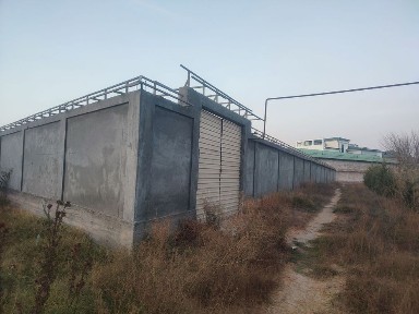 Uch qaxramon postdan 5-6 km kirganda yer sotiladi