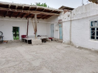 Uchastka sotiladi