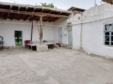 Uchastka sotiladi