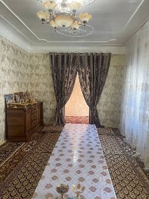 Эски шахарда Ховли 2,5 сотихли 1 Хаммом ён томонида сотилади