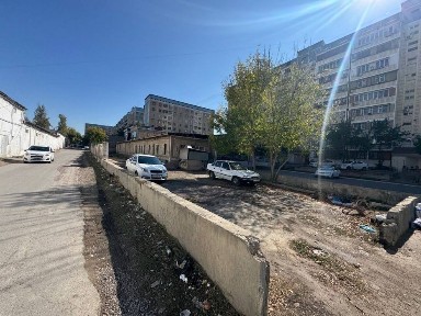 Продается 6,5 соток юнусабад битонка вдол дороги