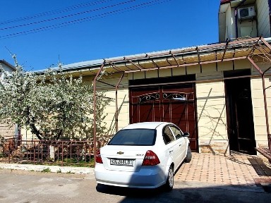 6 stx hovli sotiladi