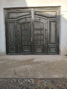 Hovli uy sotiladi