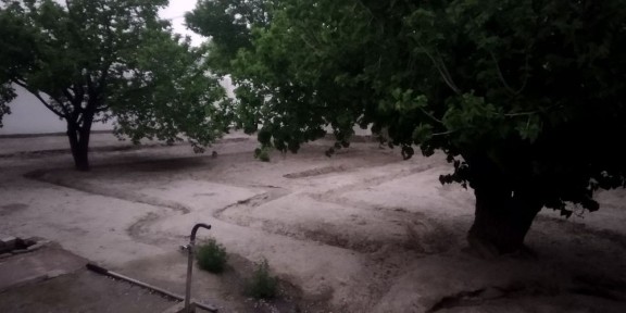 Срочна ховли сотилади