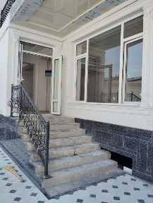 3 каватли 6 сотихли участка сотилади 8 хона 4 та санузил 3 уровен 8