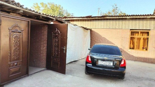 Hovli sotiladi 6 sotix Adres Toshmi postdan 4 km ichkarida Ko'ksaroy