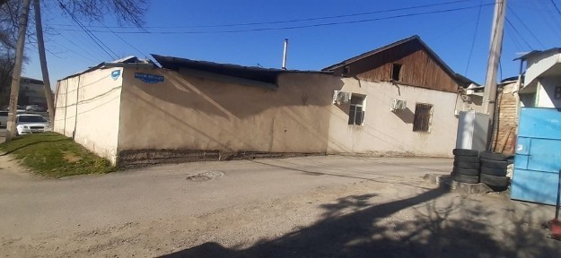 Продаётся дом у дороги под офис, магазин или кафе
