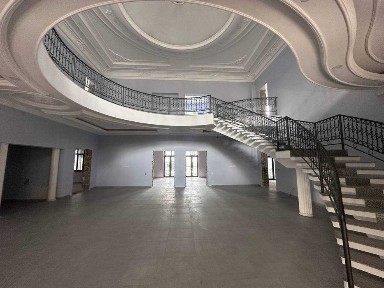 Продаётся коммерческое помещение на участке 19 соток.