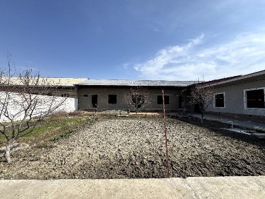 Hovli joy sotiladi