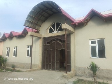 Umid Qurgʼonida joylashgan hovli sotiladi