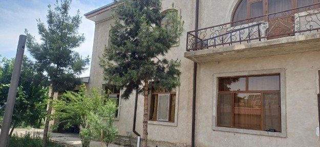 Gala osiyo shaxrida 2 qavatli uchaska sotiladi