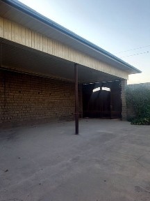 Xovli uy sotiladi