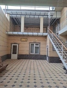 Hovli uy 2 etaj.