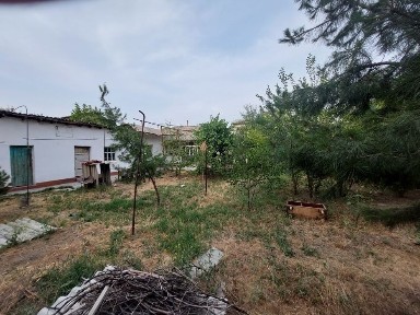 Продаётся дом на земле.