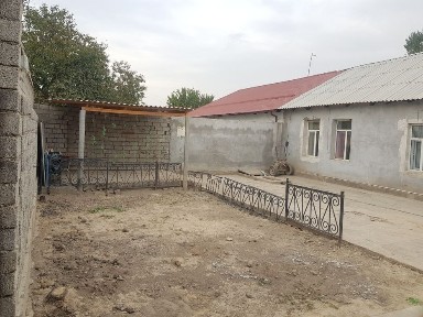 Уртачирчик тумани Авангард Бойкургон махала ховли уй сотилади.