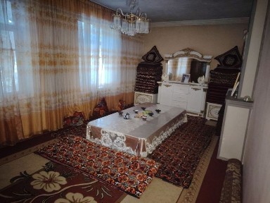 Srochna Hovli sotiladi !