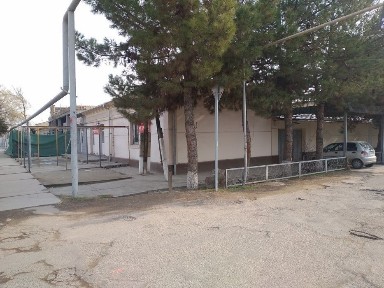 NAZARBEK POCHTADA birinchi linyada katta yöl böyida 4 sotixliy uy