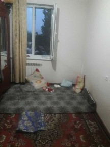 Zudlik bilan uy sotiladi Chirchiq shaxrida 3 xonali