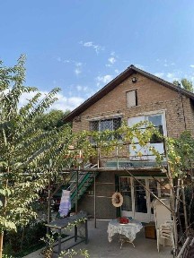 Продаётся 2-х этажный дом/дача в Чирчике (ориентир Джалаир, СВТ «Куёш»)