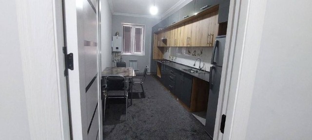 Kvartira sotiladi. 2 etaj. 2 honalik. 5 etajli uyda.