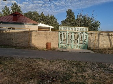 Xovli uy sotiladi