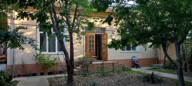 Продается свой дом на земельном участке 9.2 сотки