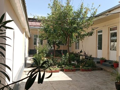 Uy sotiladi shtabda 3 sotiq 6 xona holati yaxshi narxii kelishamz