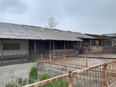 Ferma sotiladi.