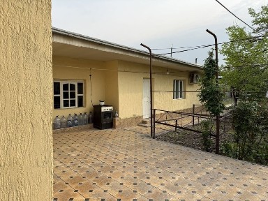 Hovli sotiladi yoki obmen boladi